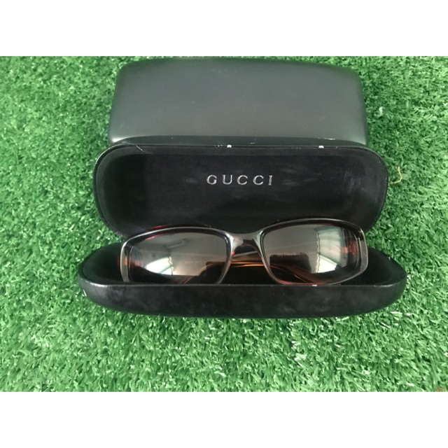 Gucci แท้💯💯 แว่นตา แท้ๆ มือสอง สภาพดีมาก หาตำหนิไม่เจอค่ะ พร้อมกล่อง