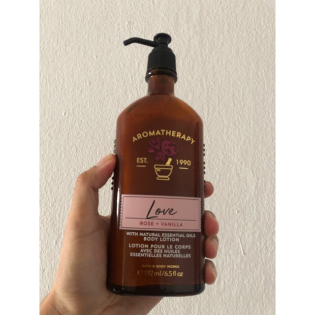 ((พร้อมส่ง )) Bath &amp; body works Aromatherapy body lotion 192มล. กลิ่น Love: rose+vanilla