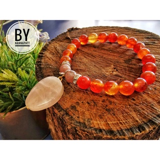 สร้อยข้อมือ คาร์เนเลี่ยน จี้โรสควอสต์ หิน 8 มม. ขนาดสวม ฟรีไซส์ (เอ็นยืด) by Nannapatt