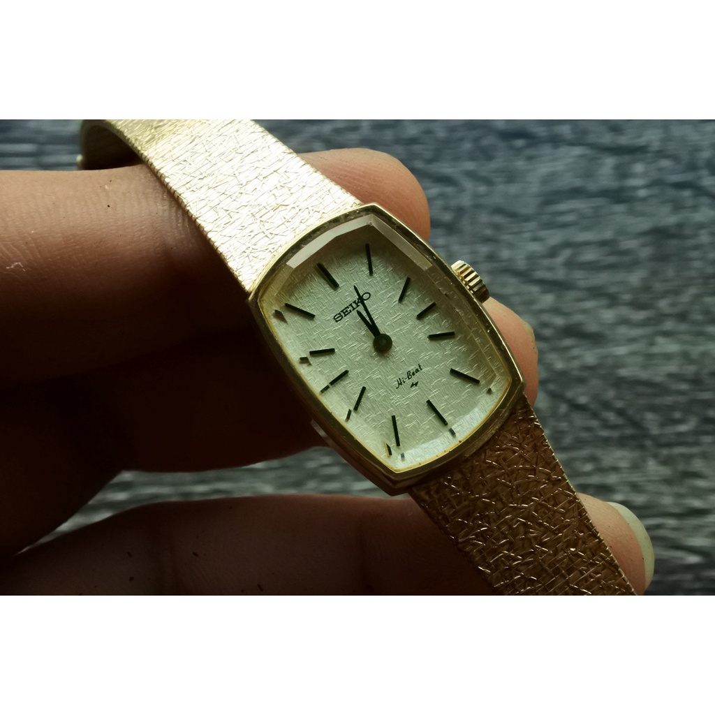 นาฬิกา Vintage มือสองญี่ปุ่น SEIKO HI BEAT ระบบ ไขลาน ผู้หญิง ทรงสี่เหลี่ยม กรอบทอง หน้าทอง หน้าปัด 20mm