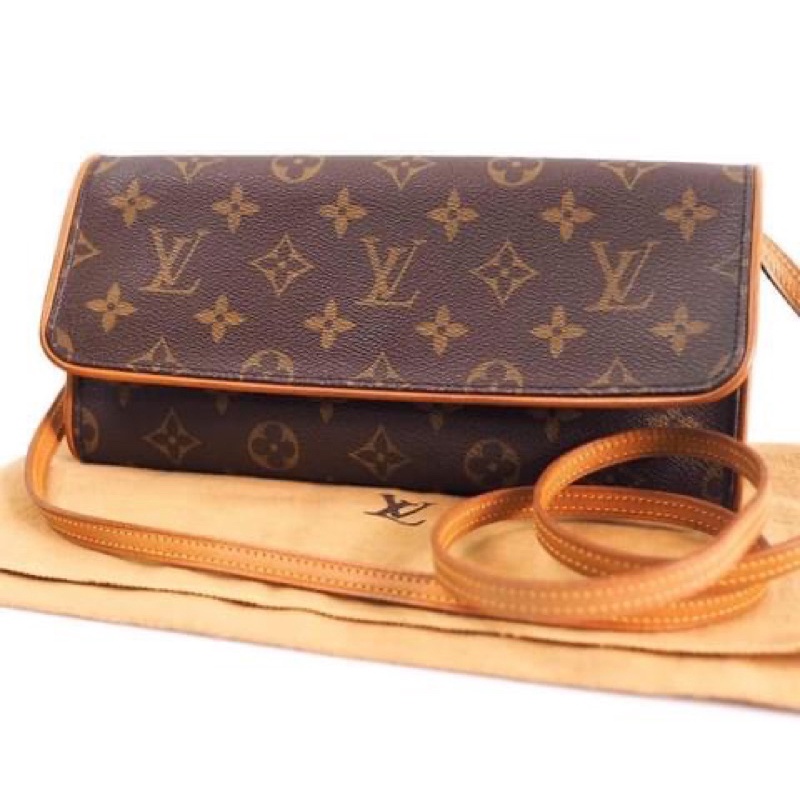 LV used Monogram Canvas Pochette Twin GM Bag ปี 2002 แท้100%