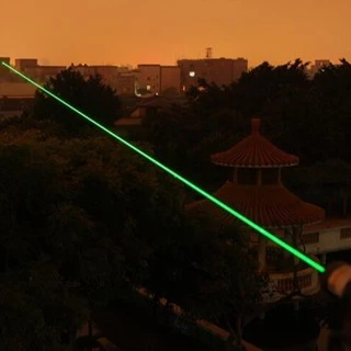 Laser เลเซอร์ความแสงสูง เลเซอร์แสงเขียว เลเซอร์ชาร์จไฟ เลเซอร์ รุ่น 303 มี2สี