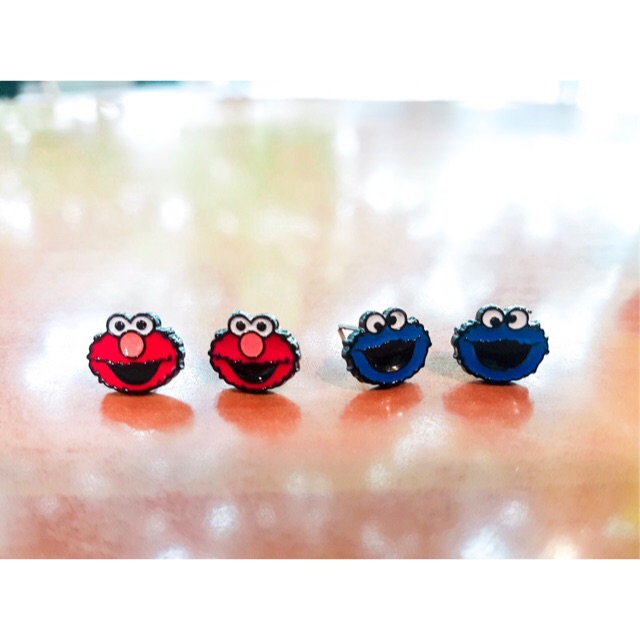 Elmo &amp; Cookie monster earrings ต่างหูแอลโม่ (ต่างหูลายการ์ตูนนำเข้า)