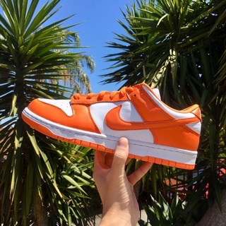 Nike SB Dunk รองเท้าผ้าใบลําลอง ข้อสั้น สีขาว สีส้ม เหมาะกับการวิ่ง เล่นกีฬา บาสเก็ตบอล สําหรับผู้ชาย และผู้หญิง