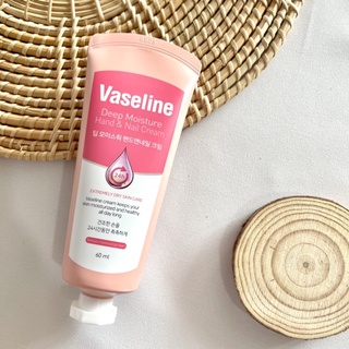 (แท้ / พร้อมส่ง ) Vaseline deep moisture hand &amp; nail cream 60ml. ครีมบำรุงมือ