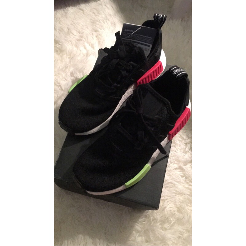 รองเท้า NMD สีดำ(ของแท้ 100%) Adidas Originals รองเท้า NMD R1 Black Energy Pink (EE5100)