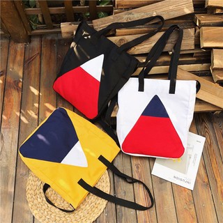 กระเป๋า Triangle tote bag มี 3 สี