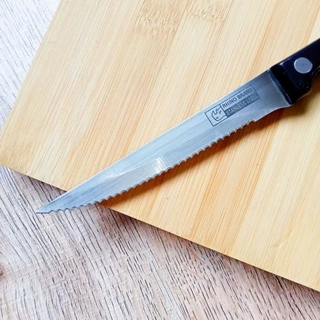 มีดสเต็ค steak knife ใบมีดเป็นร่องฟันเลื่อย หั่นเนื้อใด้ง่ายและสดวกยิ่งขึ้น