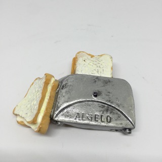 Magnet toaster