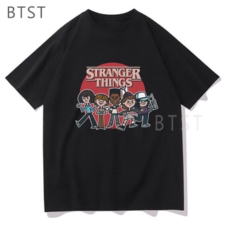 เสื้อยืดโอเวอร์ไซส์เสื้อยืดคอกลม แขนสั้น พิมพ์ลายการ์ตูน Stranger Things 4 สีดํา แบบเรียบง่าย สําหรับผู้ชายS-3XL