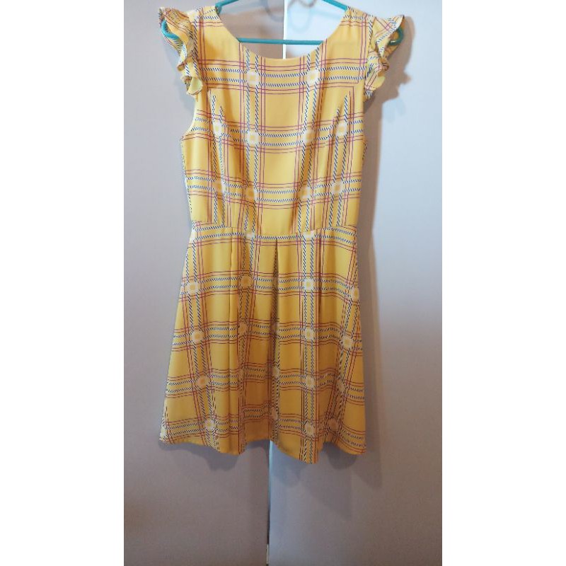 ชุดเดรสสั้นสีเหลืองBrand Lolita ของแท้เป็นลายตารางสลับสีผ้านิ่มลื่นมีซับในสภาพดีไม่มีตำหนิค่ะ