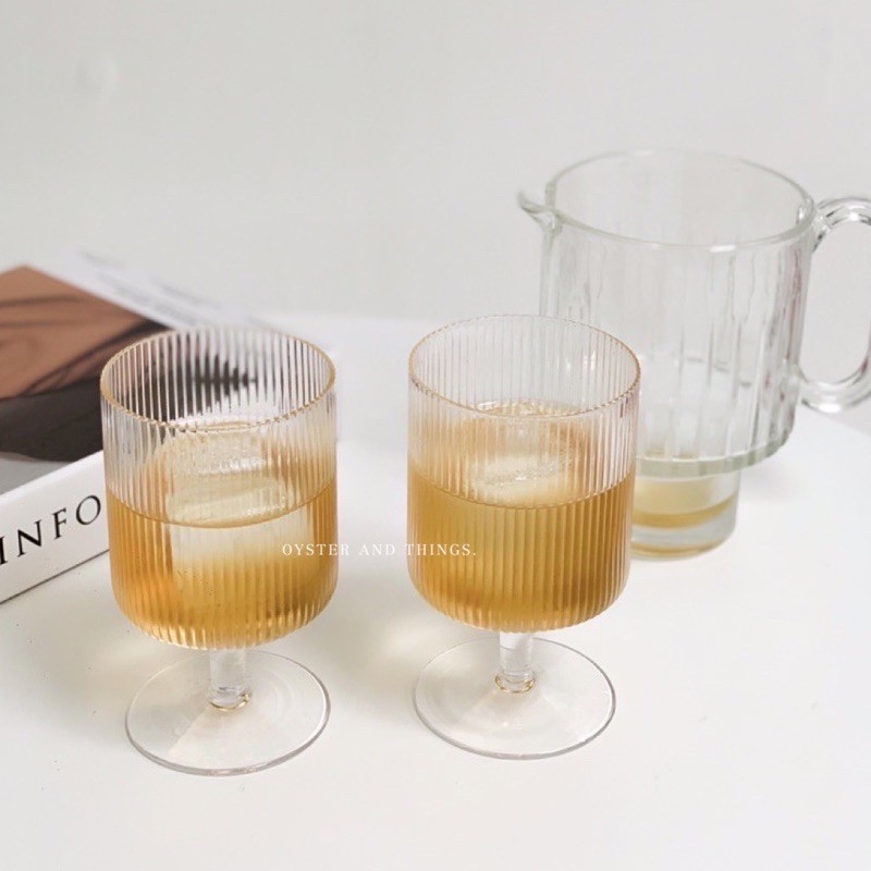 Oyster and Things แก้วไวน์สีใสลายStripe // Stripe wine glass