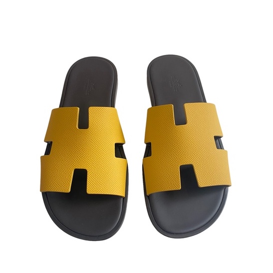 รองเท้าแตะผู้ชาย หนังลูกวัว Epsom แบรนด์ Hermes รุ่น Izmir Sandal Size 42 ในสีทูโทน Jaune Sable (Yel