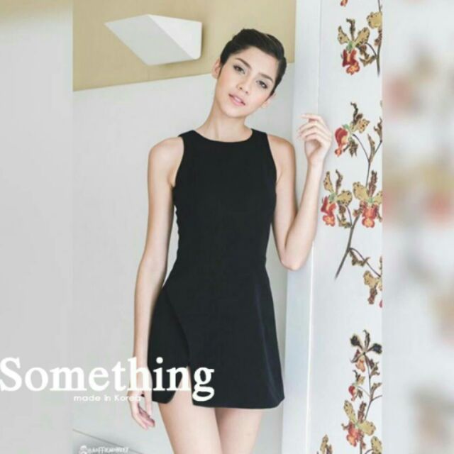 EST dress