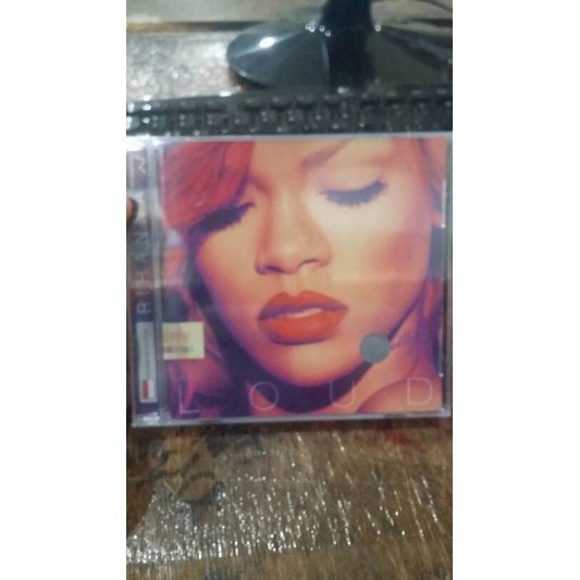 ซีดี ORIGINAL RIHANNA - LOOUD