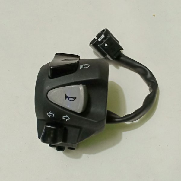 สวิตช์ประกอบผู้ถือสวิตช์ vario 125 150 ใหม่ K59J 35200K59A71 ซ้ายเดิม