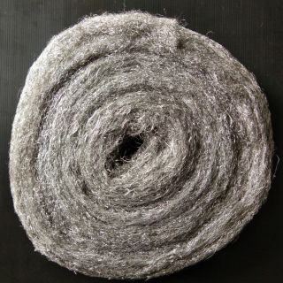 ฝอยยัดท่อไอเสีย ฝอยขัดหม้อโบราณ ฝอยเหล็ก Steel wool ใช้พันไส้ท่อไอเสีย น้ำหนัก 1 กิโลกรัม  ยาว 12-15 เมตร ต่อม้วน