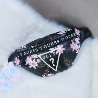 🌼กระเป๋าGuess คาดอก สีดำลายดอก