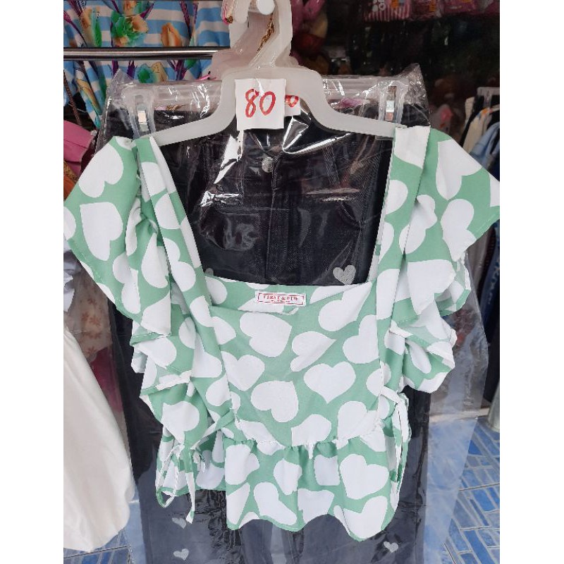 B4 เสื้อคอเหลี่ยม ลายหัวใจ 🔥SALE 80 บาท🔥