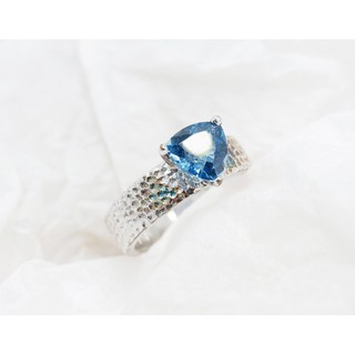 แหวนเงินแท้ craft ring ประดับ London blue topaz trillion cut