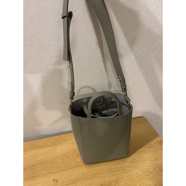 กระเป๋าทรงถัง แบรนด์ KNACKBAG สีเทา