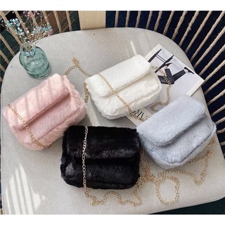 Vienna fluffy bag 💟🍄กระเป๋าสะพายข้างผู้หญิง ขนนุ่มน่ารัก แฟชั่น สีพาสเทลหวานมาก สายโซ่ มี 4 สี คือ ขาว ชมพู ฟ้า ดำ