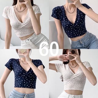 เสื้อครอป ลายดอกไม้ คอเว้า