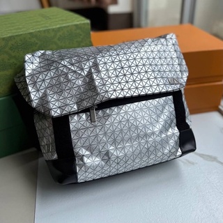 กระเป๋าแบรนด์เนม กระเป๋าสะพายราคาพิเศษ Issey miyake baobao  ใบนี้สวยมาก หายาสุดๆต้องมีไว้นะจ๊ะ