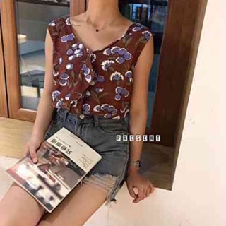 พร้อมส่ง🕕 เสื้อแขนกุด คอวี แต่งระบายยาวลงมา ผ้าเนื้อนิ่มใส่สบาย น่ารักแบบสาวคาวาอิ