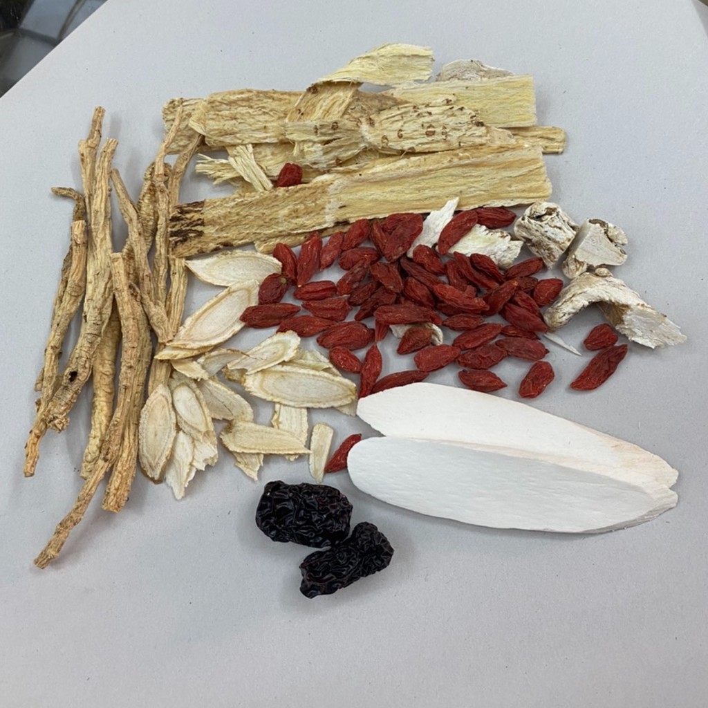 ชุดตุ๋นไก่ดำ ใส่โสมเอี่ยเซียมอย่างดีสูตรเข้มข้น💯 บำรุงร่างกาย เพิ่มน้ำนม