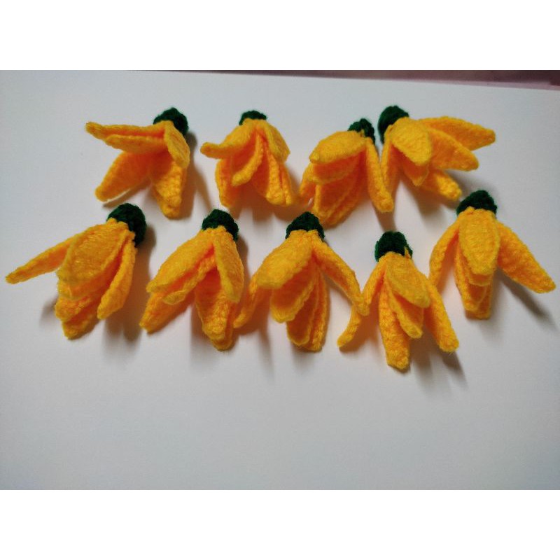 ดอกจำปีงานไหมพรมถักทำอุบะมาลัย