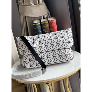 📮@2,260.-🔥🔥BIG DAY+MID MONTH ลด 9 % 🔥🔥💯Baobao Issey Miyake Prism Sac