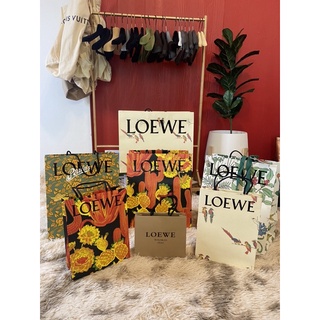 ถุงกระดาษLoewe แท้ กล่องใส่กระเป๋า ถุงกระดาษแบรนด์แท้ รับเคลือบถุงกระดาษ