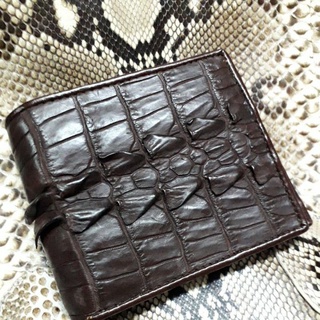 กระเป๋าสตางค์crocodile  tail brown wallet super grade super cheap