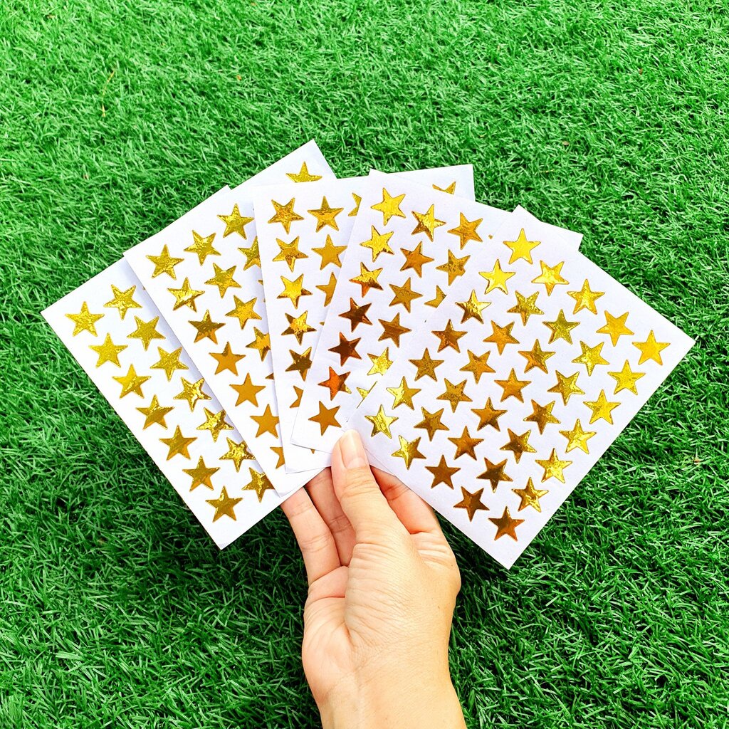 สติ๊กเกอร์ดาว สีทอง (10 แผ่น) สีสันสดใส วิ้งแว้บ ติดไดอารี่ scrapbook งานฝีมือ ของเล่น ให้รางวัลเด็กดี golden star
