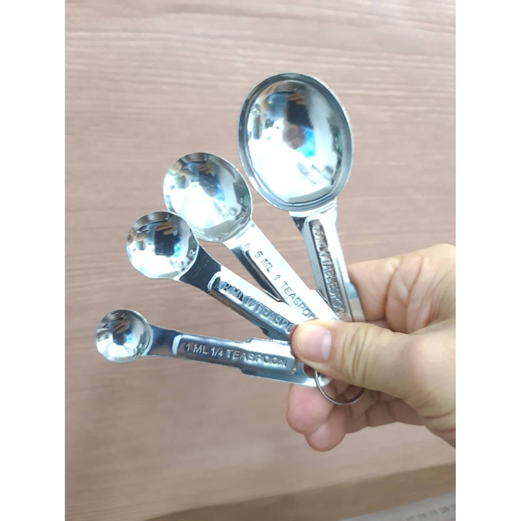 ชุดช้อนตวง 4 ขนาด ทำจากแสตนเลส มี 4 ขนาด 1/4 tsp, 1/2 tsp, 1 tsp (ช้อนชา) and 1 tbsp (ช้อนโต๊ะ)