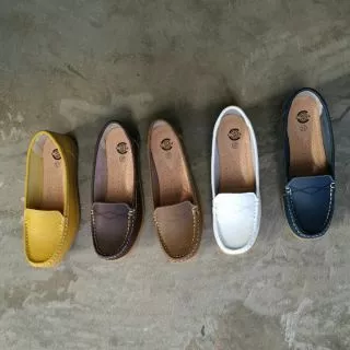 รองเท้าหนังแท้ 92-526 มี 5 สี กรม น้ำตาล กากี ขาว เหลือง ไซส์ 36-41