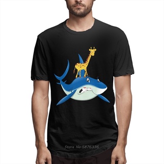 [S-5XL] เสื้อยืดลําลอง แขนสั้น พิมพ์ลายยีราฟ Never Stop You Dreams Riding On The Shark สไตล์สตรีท สําหรับผู้ชาย