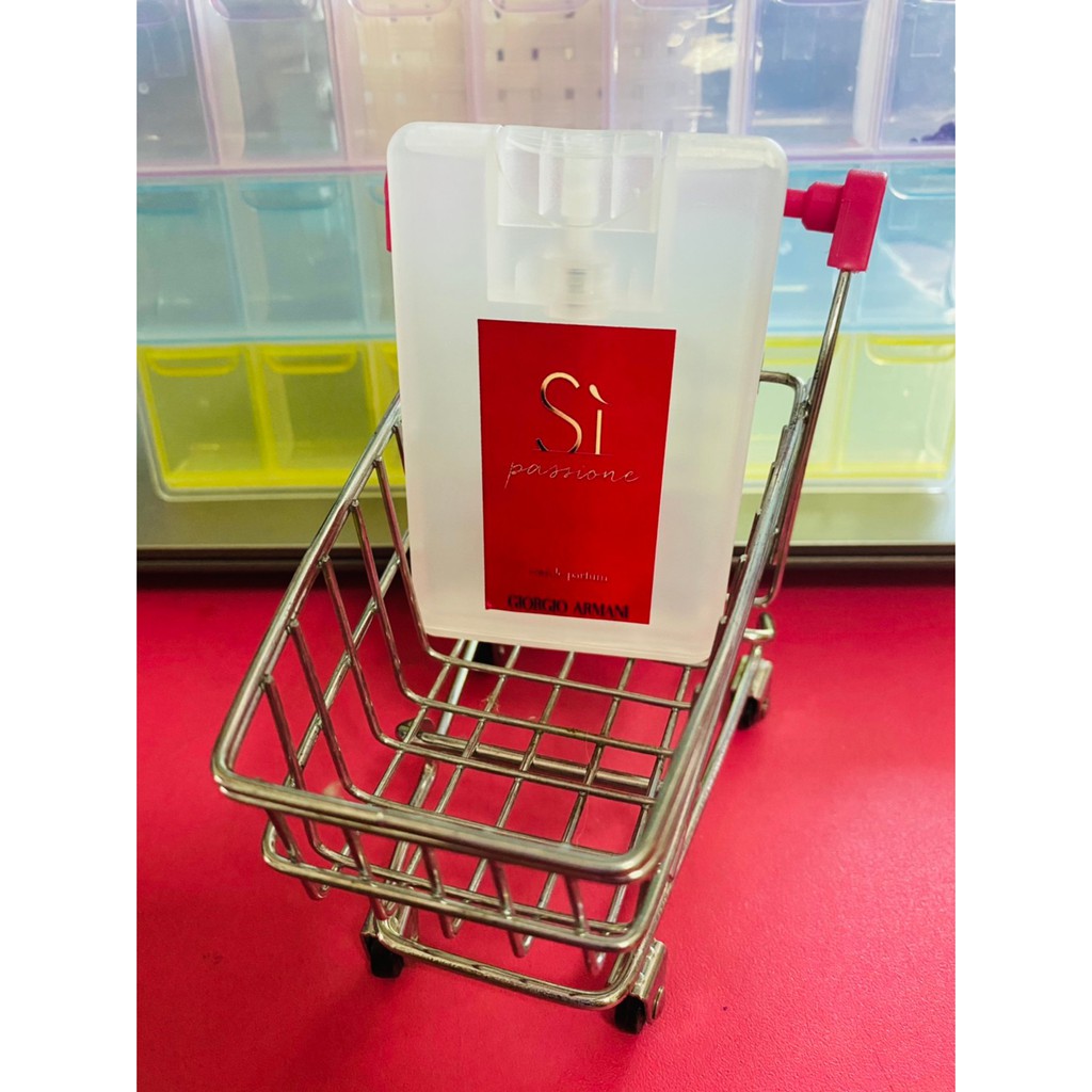 น้ำหอมการ์ด กลิ่นเทียบแบรนด์ (สิ แดง) ขนาด 20 มล. หอมนาน 8-12 ชม.