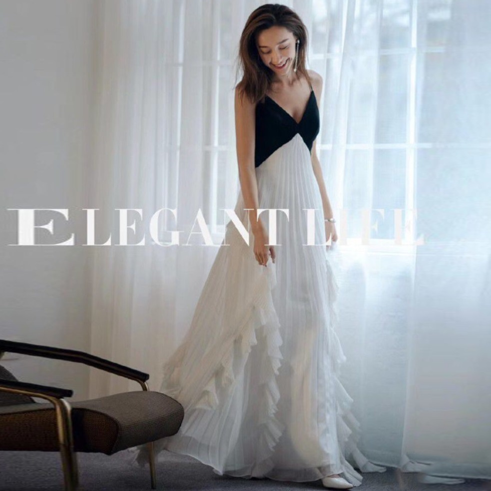 KN-8250 พร้อมส่ง Dress เดรสยาว สายเดี่ยว อัดพลีท สีขาวดำ ชุดไปทะเล Pleated Dress