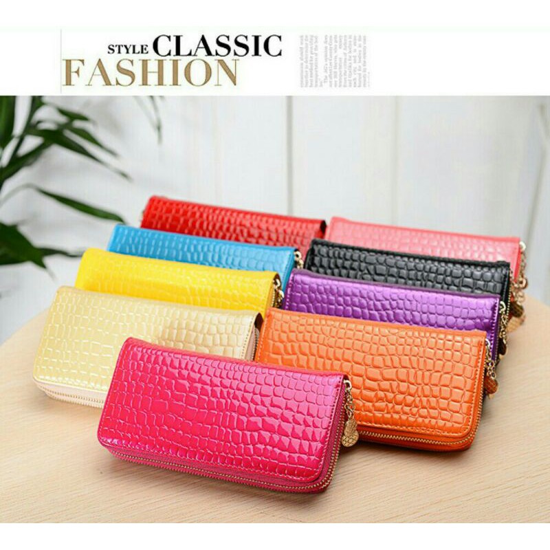 พร้อมส่ง กระเป๋าสตางค์หนังแก้วใส่มือถือได้ 2 เครื่อง แถมสายคล้องข้อมือ พกสะดวก มีช่องใส่บัตร ช่องใส่ธนบัตร ช่องใส่เหรียญ