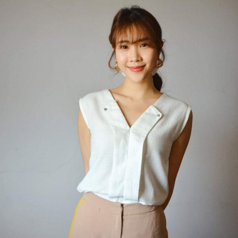 แบบใหม่สวยเก๋ ใส่สบาย- เสื้อผ้าฝ้ายพื้นเมือง เรียบง่ายแต่ดูดี พร้อมกระดุมดอกไม้