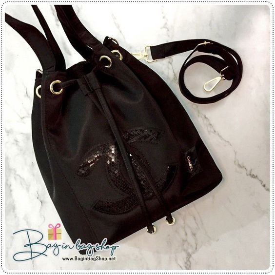 CHANEL Beaute VIP Gift Handbag / Shoulder Bag กระเป๋าถือ หรือ สะพาย จาก CHANEL Beaute