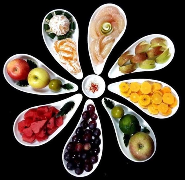 ชุดจาน DINING FLOWER-SHAPED 8 ชิ้น