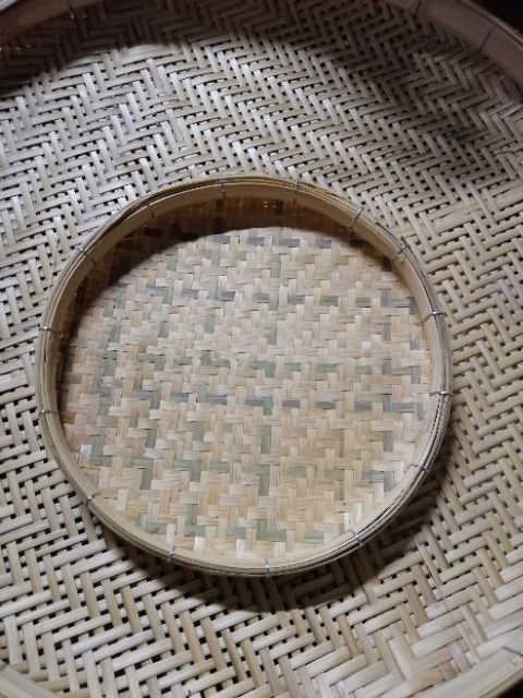 กระด้งไม้ไผ่สานชิดขนาด10นิ้ว​ คละลาย ราคาถูก​(1order/ไม่เกิน25ชิ้น) - รูปที่ 2