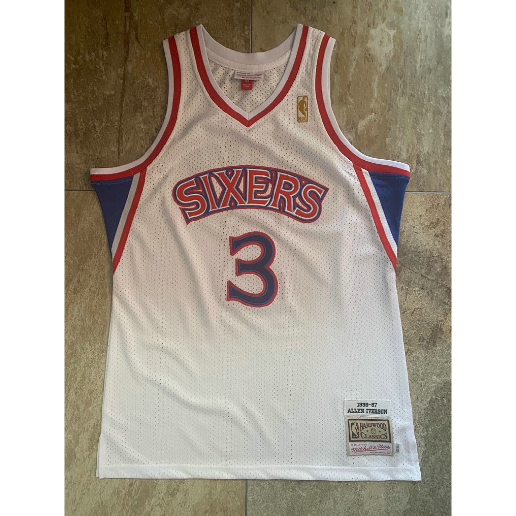 Mens Allen Iverson Philadelphia 76ers 1996-97 Mitchell Ness ไม้เนื้อแข็งคลาสสิก Rookie เสื้อแข่งแท้