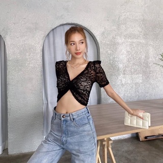 พร้อมส่ง‼️ CROP ลูกไม้ผ้ายืดสุดปัง ใส่กับอะไรก็สวย วันเบาๆกับยีนส์ ก็เอาอยู่ แขนจับจีบยก หน้าอกม้วน เข้ารูป