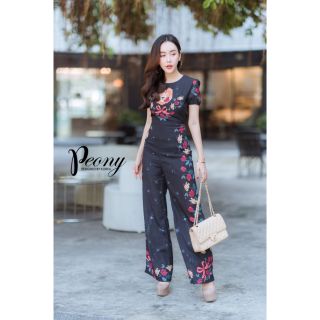 งานป้าย Peony  จั้มสูทขายาวแพทเทินเรียบๆใส่สบายฝุดๆ