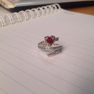 Hearts ring แหวนหัวใจ​โกเมน​วิน​เท​จ​ ประดับ​สวา​รอ​ฟ​กี้​แมคคา​ไซต์​ ตัวเรือน​เงิน​ 925​