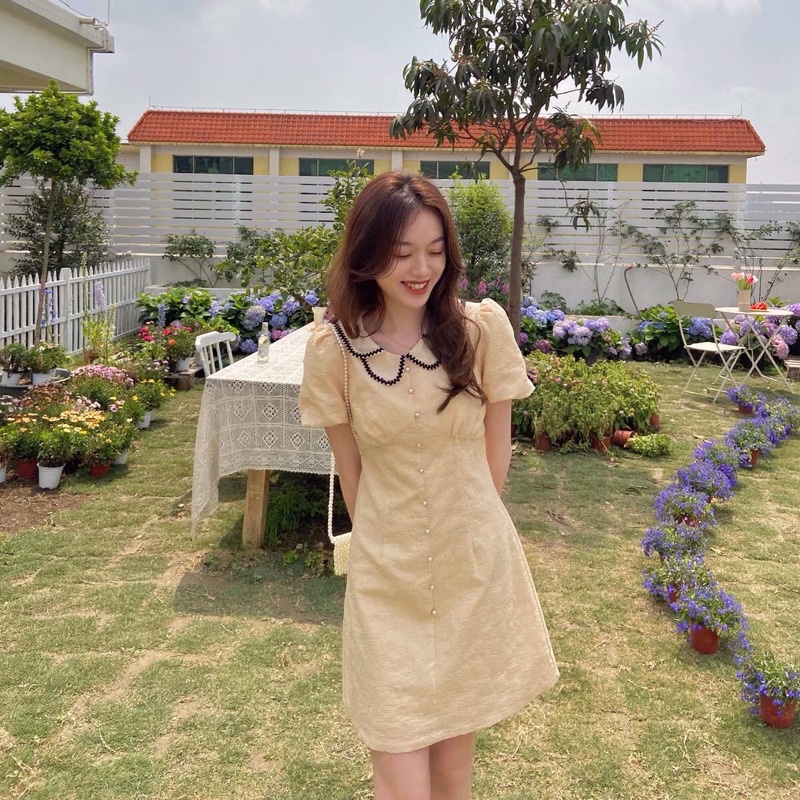 🇰🇷Korea Style🇰🇷 มินิเดรชครีม แขนตุ๊กตา แต่งกระดุมหน้า ผ้าปั๊มนู้น งานจริงสวยมาก